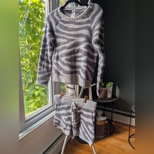 200.Gray Knit Crew Neck Sweater with Zebra Stripes